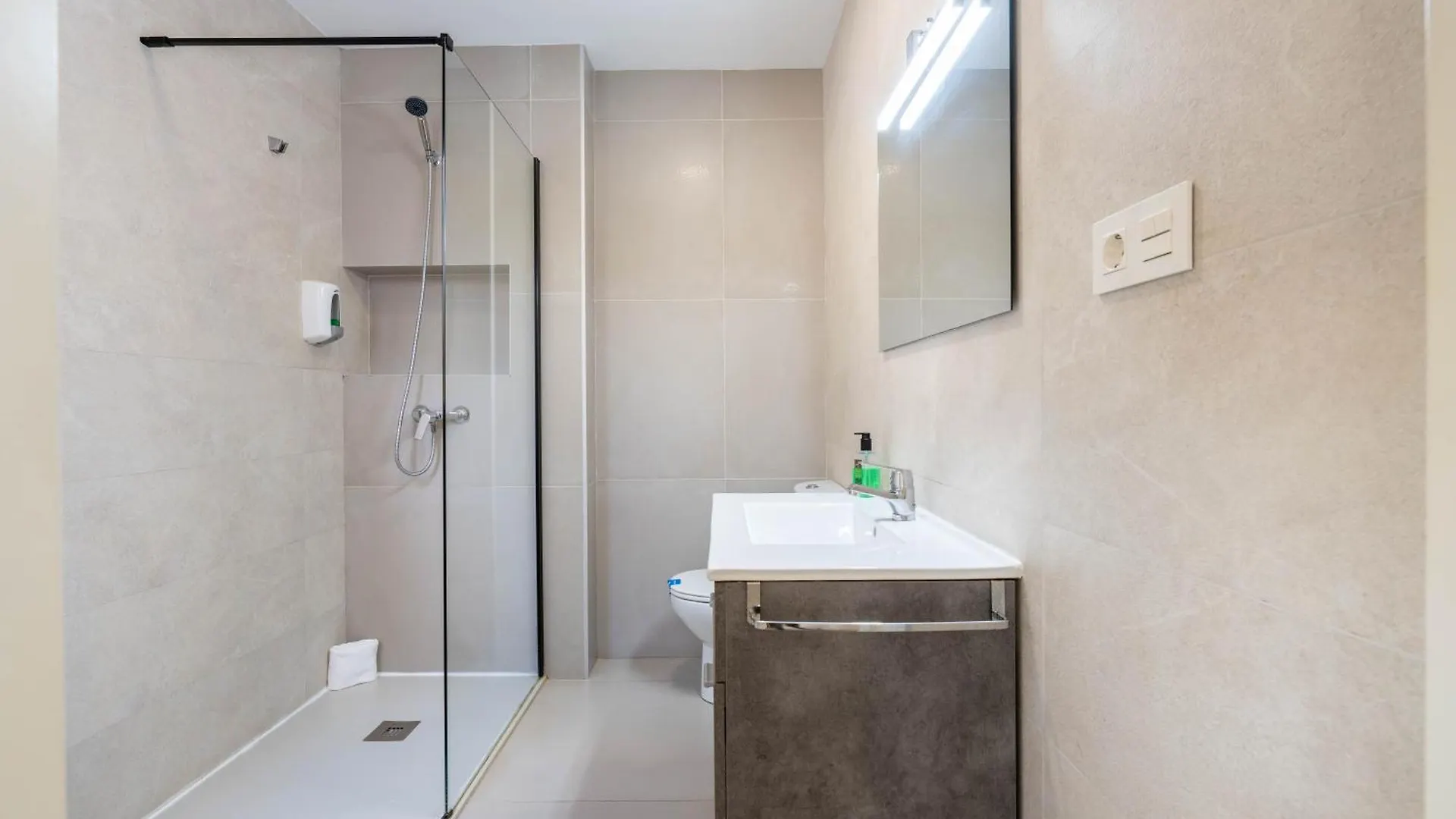 Bf Rooms Almeria Centro Bed and Breakfast