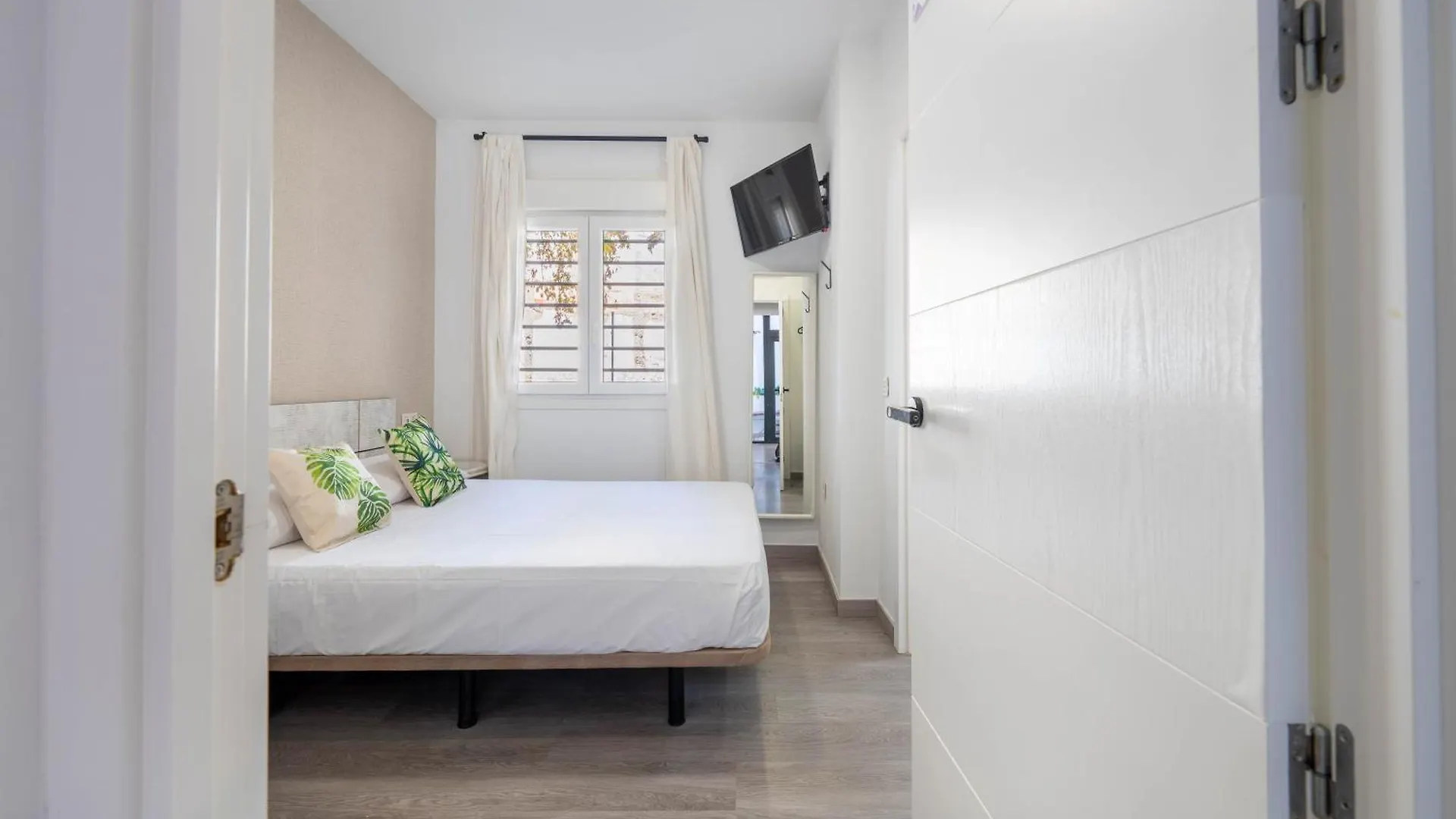 Bf Rooms Almeria Centro Bed and Breakfast