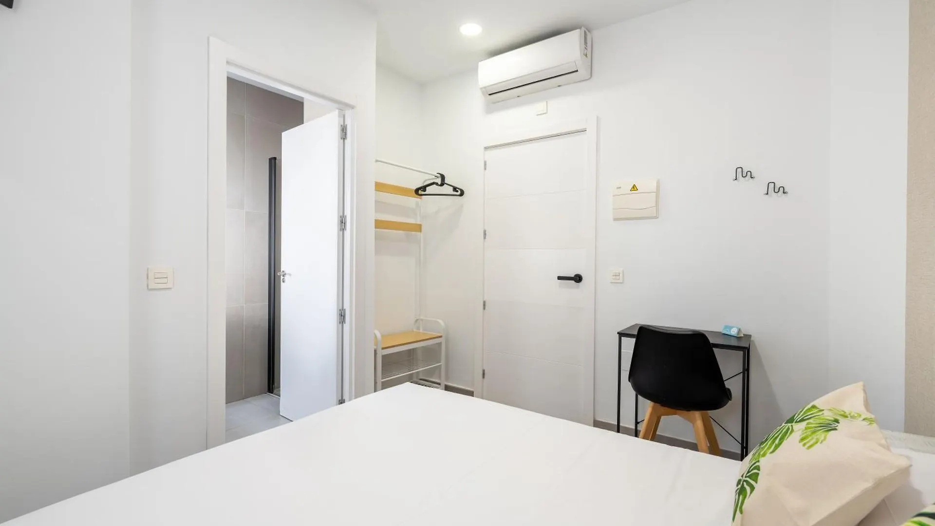 Bf Rooms Almeria Centro Bed and Breakfast