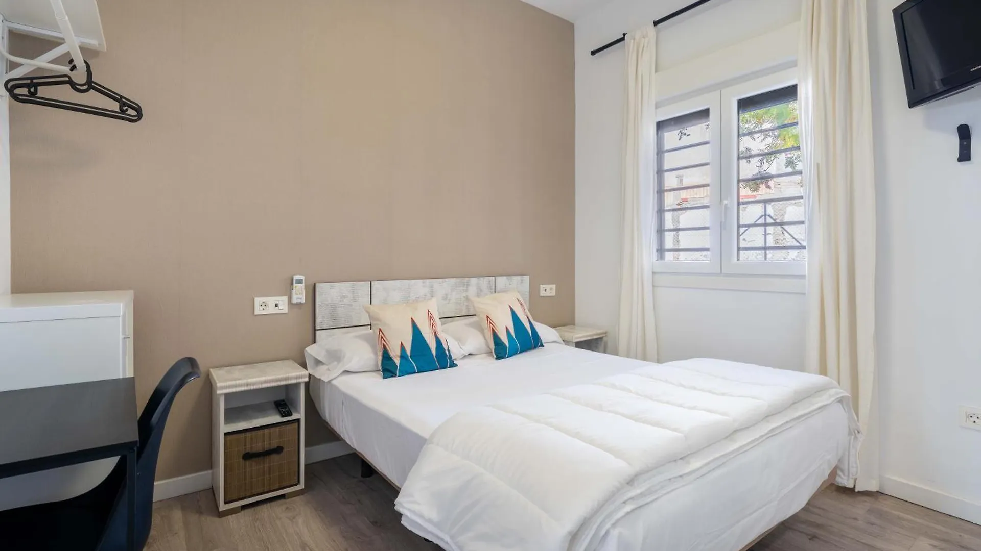 Bf Rooms Almeria Centro 3*,
